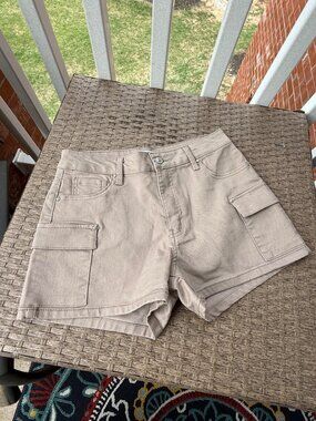 Wax Jean Collection Women’s Beige Cargo Shorts Size Large Stretch Utility Casual